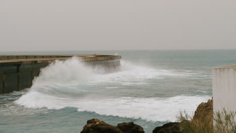 Big-foamy-ocean-waves