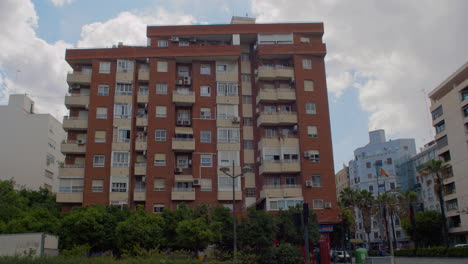 Fachada-De-Una-Casa-De-Ladrillo-Rojo