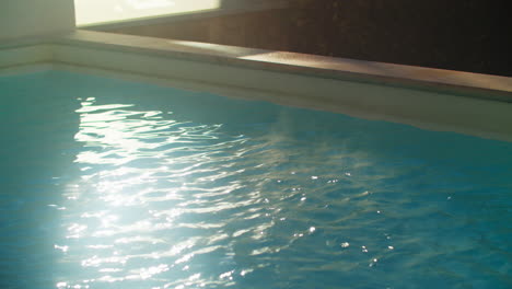 Sol-Sereno-Y-Vapor-Junto-A-La-Piscina