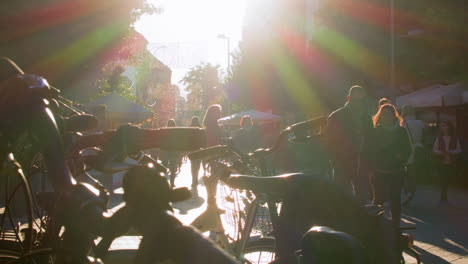 Crowd-Walking-in-Sunny-Seville