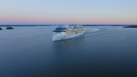 World's-biggest-cruise-ship-ICON-OF-THE-SEAS-during-second-sea-trials-in-Finnish-archipelago-at-dawn