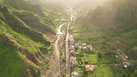 Valle-De-Ribeira-Grande-En-Niebla-En-Santo-Antão,-Cabo-Verde,-África