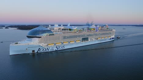 World's-biggest-cruise-ship-ICON-OF-THE-SEAS-during-second-sea-trials-in-Finnish-archipelago-at-dawn