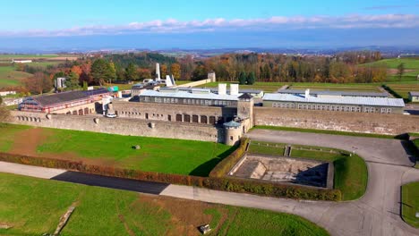 Außenansicht-Des-KZ-Komplexes-Mauthausen-In-Oberösterreich