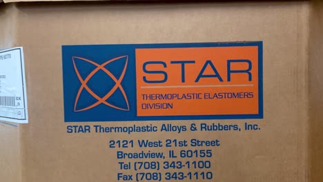 Stern-Logo-Aus-Thermoplastischem-Elastomer-Auf-Der-Gaylord-Box