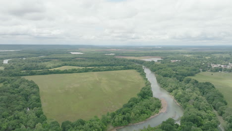 Vista-Aérea-Del-Río-Mulberry,-Montañas-Ozark,-Condado-De-Newton,-Noroeste-De-Arkansas,-Estados-Unidos