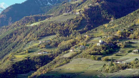 Vista-Hacia-El-Castillo-De-Thurnstein-En-Otoño,-St.