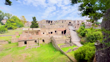 Overlooking-view-of-Pompeii's-ruins,-showcasing-the-scale-of-the-ancient-city-and-the-remnants-of-houses-and-streets,-italy
