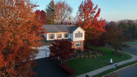 Casa-Americana-En-Otoño