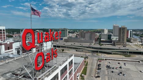 Quaker-Oats-sign-in-Cedar-Rapids,-Iowa