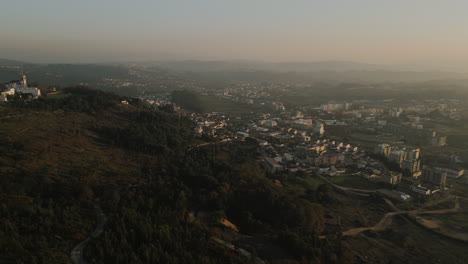Resplandor-Del-Atardecer-Sobre-Felgueiras,-Portugal.-Panorama-Aéreo