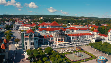 Drone-flying-above-city-center-in-Sopot,-Poland-at-sunny-summer-day
