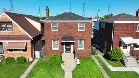 Old-brick-home-in-suburb-of-Chicago,-Illinois