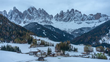 Timelapse-Val-di-Funes-village-Dolomites-fog-rolling-in-sunrise-sunset-first-snow-autumn-winter-fresh-snow-cinematic-post-card-northern-Italy-St-Magdalena-Maddalena-Johann-Chapel-Italia-Bozen-Bolzano