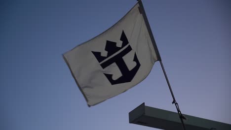 Royal-Caribbean-Flagge-Auf-Dem-Schiff