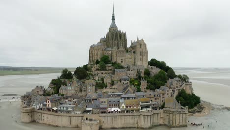 mont-saint-Michel-beautiful-castle-in-france-Many-birds-are-flying