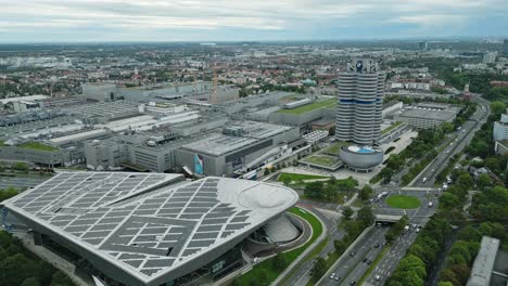 Impresionante-Arquitectura-En-La-Ciudad-De-Munich,-Incluido-El-Museo-BMW.