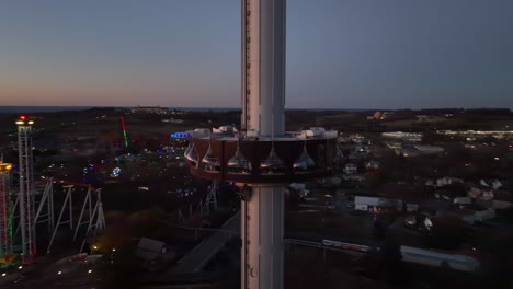 Hershey-Park-Kissing-Tower-at-night