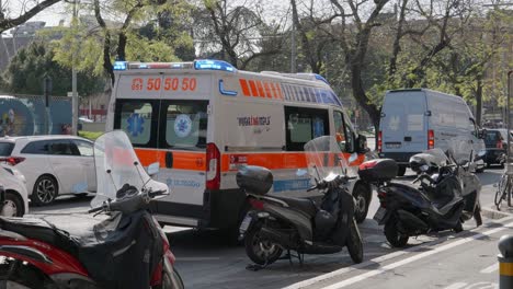 Fiat-Ducato-ambulance-car-on-the-streets-of-Bologna,-Italy-with-the-sirens-on