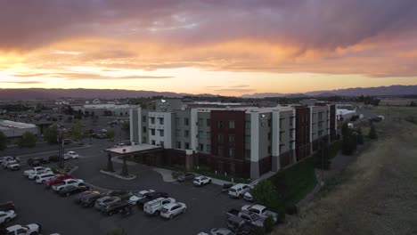 Homewood-Suites-Hilton-Hotel-with-Scenic-Sunset-in-Montana,-Aerial