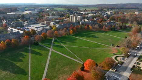 Virginia-Tech-Campus-Im-Herbst