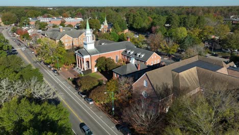 Williamsburg-Baptist-Church-Und-William-And-Mary-College-Campus