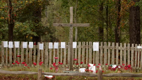 Plano-Medio-Del-Monumento-A-Los-Caídos-En-La-Guerra-Canadiense-En-New-Forest.