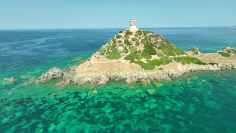 Zerstörter-Genuesischer-Turm-In-Der-Gemeinde-Ajaccio-An-Einem-Sonnigen-Tag