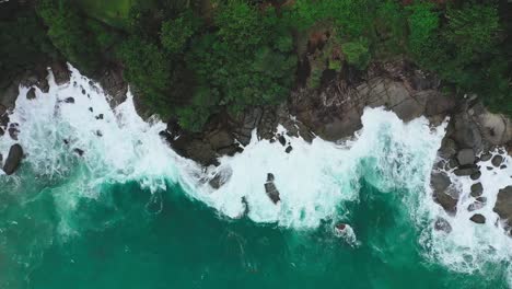 aerial-view-Water-waves-crashing-over-the-seeds