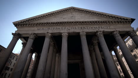 Touristen-Besuchen-Das-Pantheon-In-Rom,-Italien