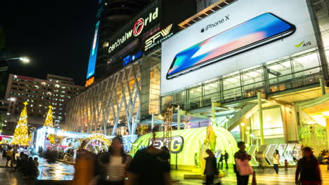 Motion-blurred-hyperlapse-of-people-in-Bangkok