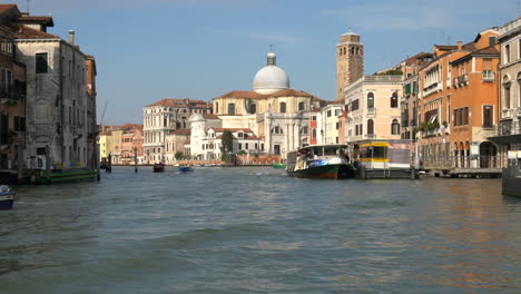 Toma-Estabilizada-Del-Gran-Canal-De-Venecia-En-Italia.