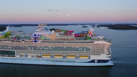 World's-biggest-cruise-ship-ICON-OF-THE-SEAS-during-second-sea-trials-in-Finnish-archipelago-at-dawn