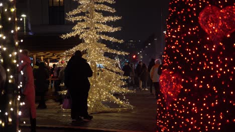 Vista-De-La-Calle-Copenhague-Por-La-Noche-Con-Luces-Navideñas.