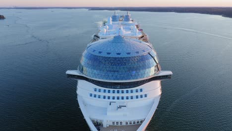 World's-biggest-cruise-ship-ICON-OF-THE-SEAS-during-second-sea-trials-in-Finnish-archipelago-at-dawn