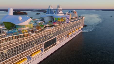 World's-biggest-cruise-ship-ICON-OF-THE-SEAS-during-second-sea-trials-in-Finnish-archipelago-at-dawn