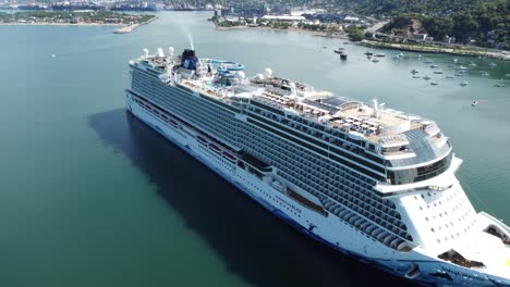 Norwegian-Bliss-Cruise-Liner-Leaving-The-Port-Of-Mazatlan,-Mexico