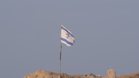 The-Israeli-flag-flutters-in-the-wind
