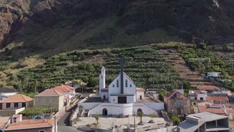 Parish-church-of-Santo-Amaro,-historic-landmark-and-tourist-attraction,-Madeira
