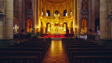 Dolly-in-towards-the-altar-at-the-Eucharist-in-the-Church-of-Los-Sacramentinos,-heritage-of-Santiago-Chile