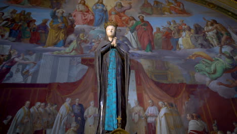 Marienstatue-In-Den-Vatikanischen-Museen,-Rom,-Italien