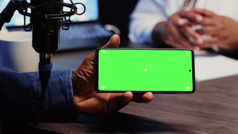 Chroma-key-smartphone-running-videos-for-podcasters-to-react-to