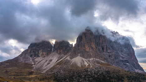 Lapso-De-Tiempo-De-La-Montaña-Dolomitas-En-Italia