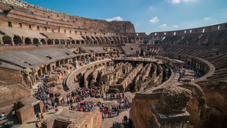 Zeitraffer-Eines-Touristen-Im-Kolosseum-Von-Rom-In-Italien