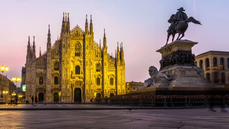 Sunrise-Time-Lapse-of-Milan-Cathedral-,-Milan-Italy