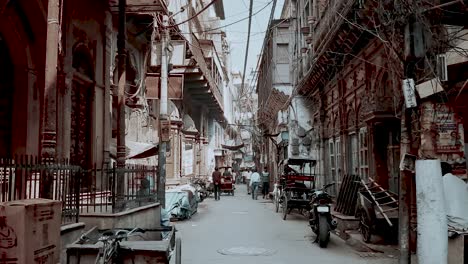 Captura-En-Cámara-Lenta-De-La-Concurrida-Calle-De-Jaipur,-India.