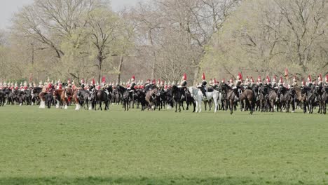 Haushaltskavallerie-Stellt-Sich-Zur-Inspektion-Durch-Den-Generalmajor-Auf