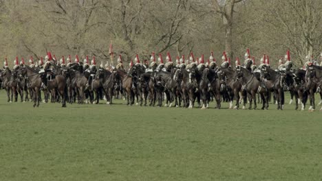 Hunderte-Der-Hauskavallerie-Erscheinen-Zur-Inspektion-Durch-Den-Generalmajor