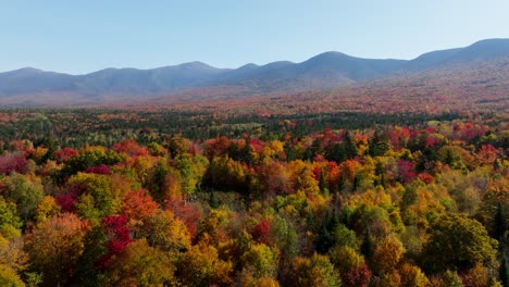 Höhepunkt-Der-Herbstfarben-In-New-Hampshire-Aus-Der-Luft