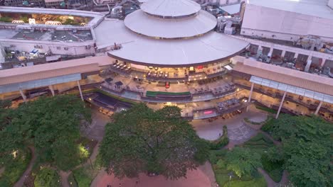 Die-Terrassen-Im-Einkaufszentrum-Ayala,-Einem-Beliebten-Treffpunkt-Und-Restaurant-In-Cebu-City